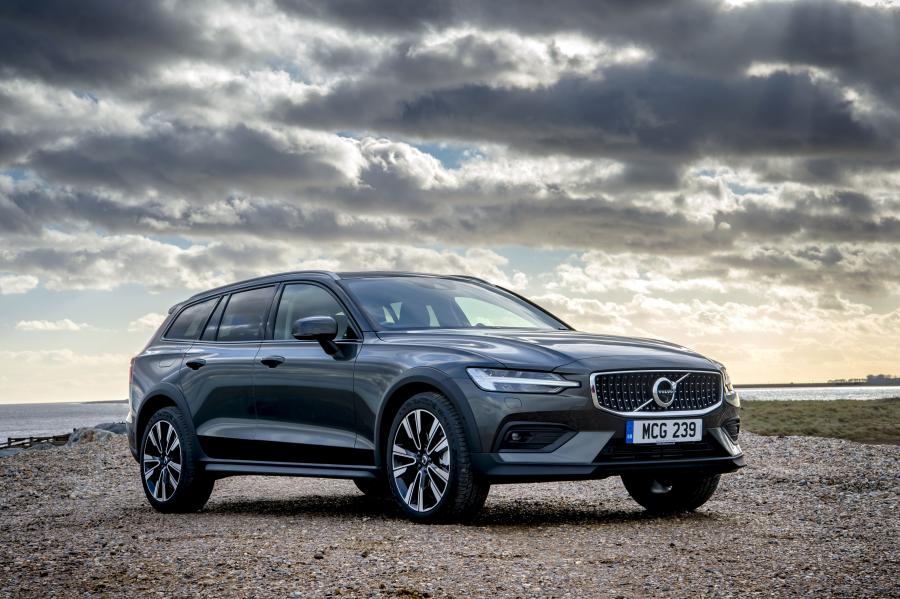  Volvo V60 D4 Cross Country 2019 года  (UK) (фото 1 из 43)